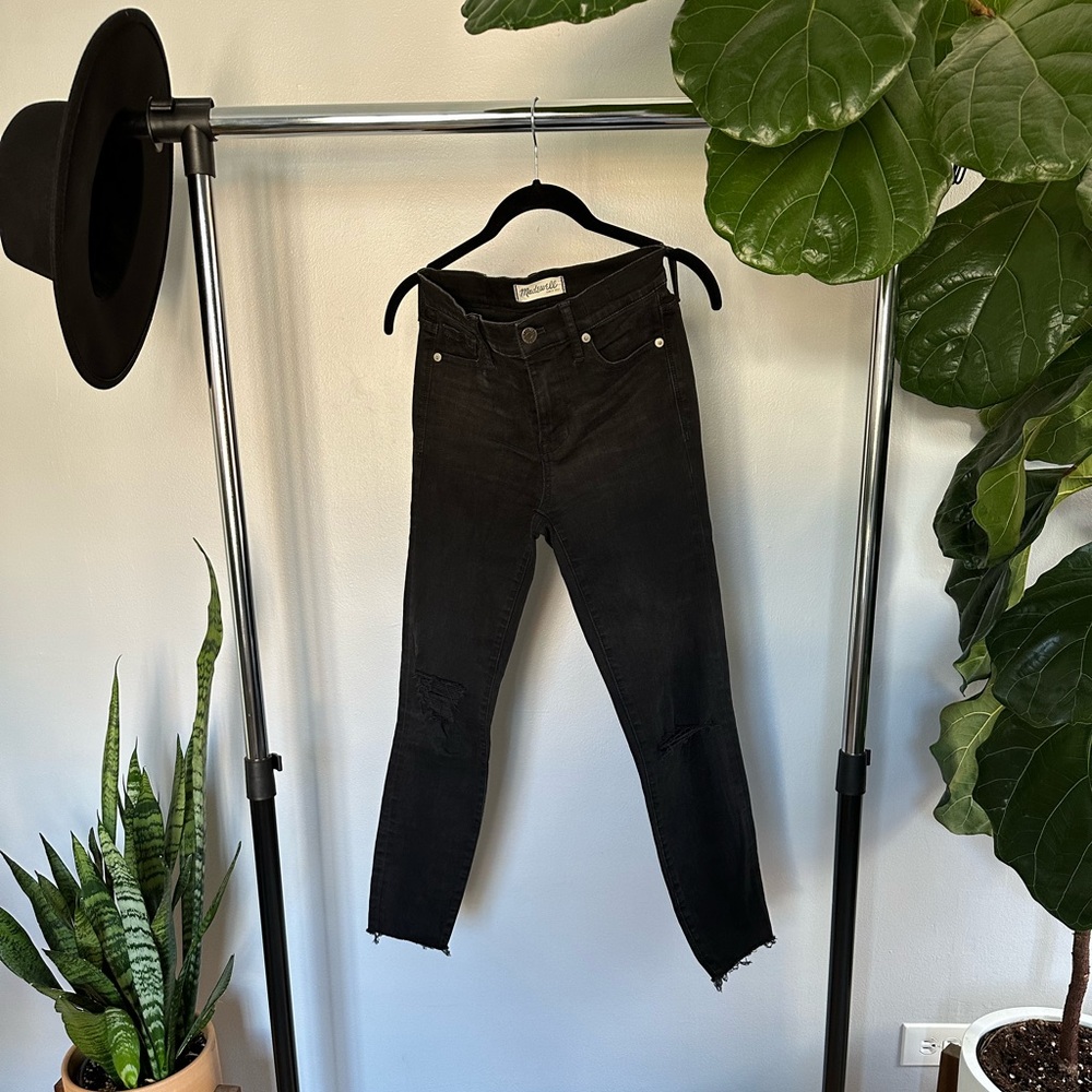 Madewell 9” Mid-Rise Skinny Jeans in Distressed Black